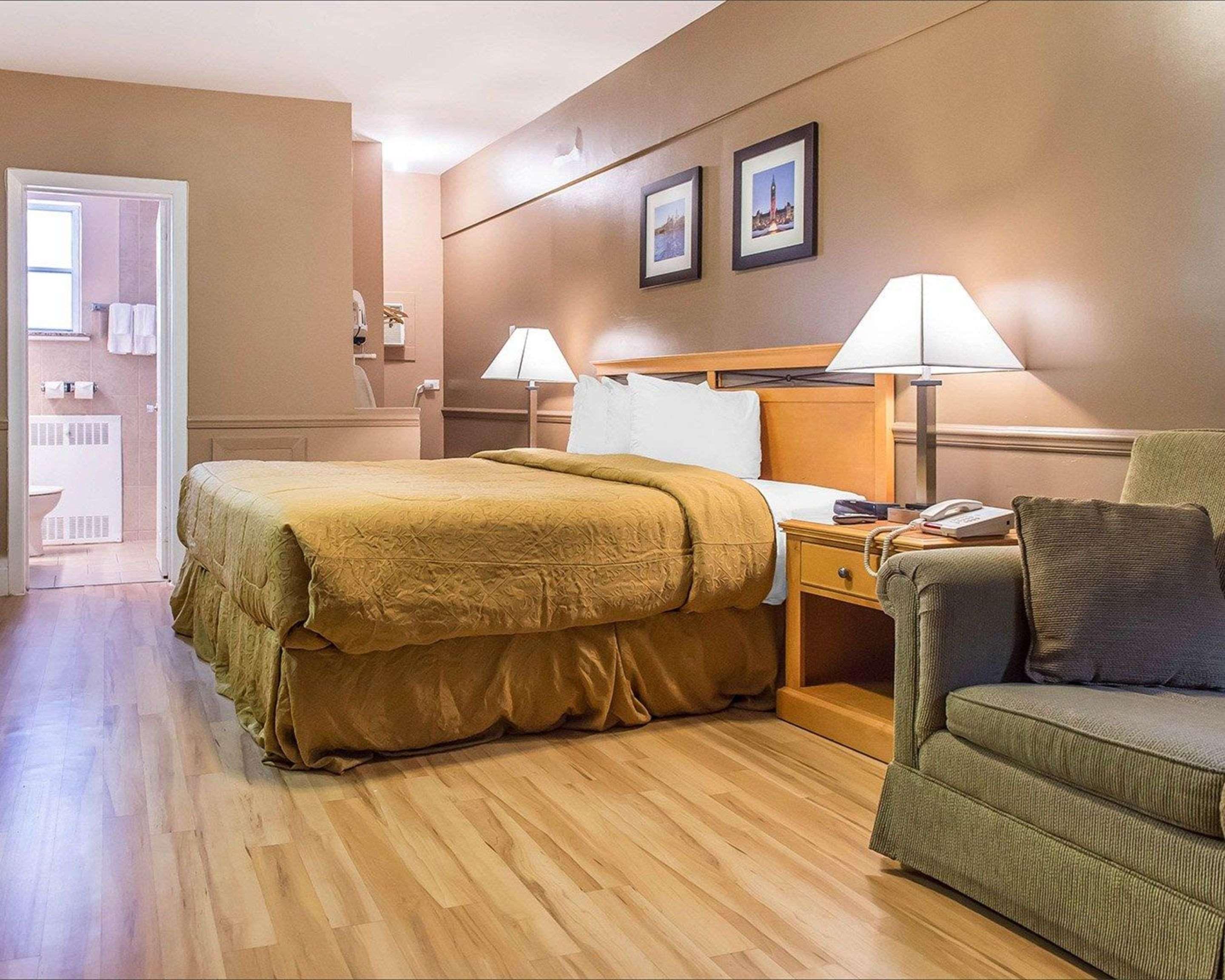 Econo Lodge Downtown Ottawa Buitenkant foto