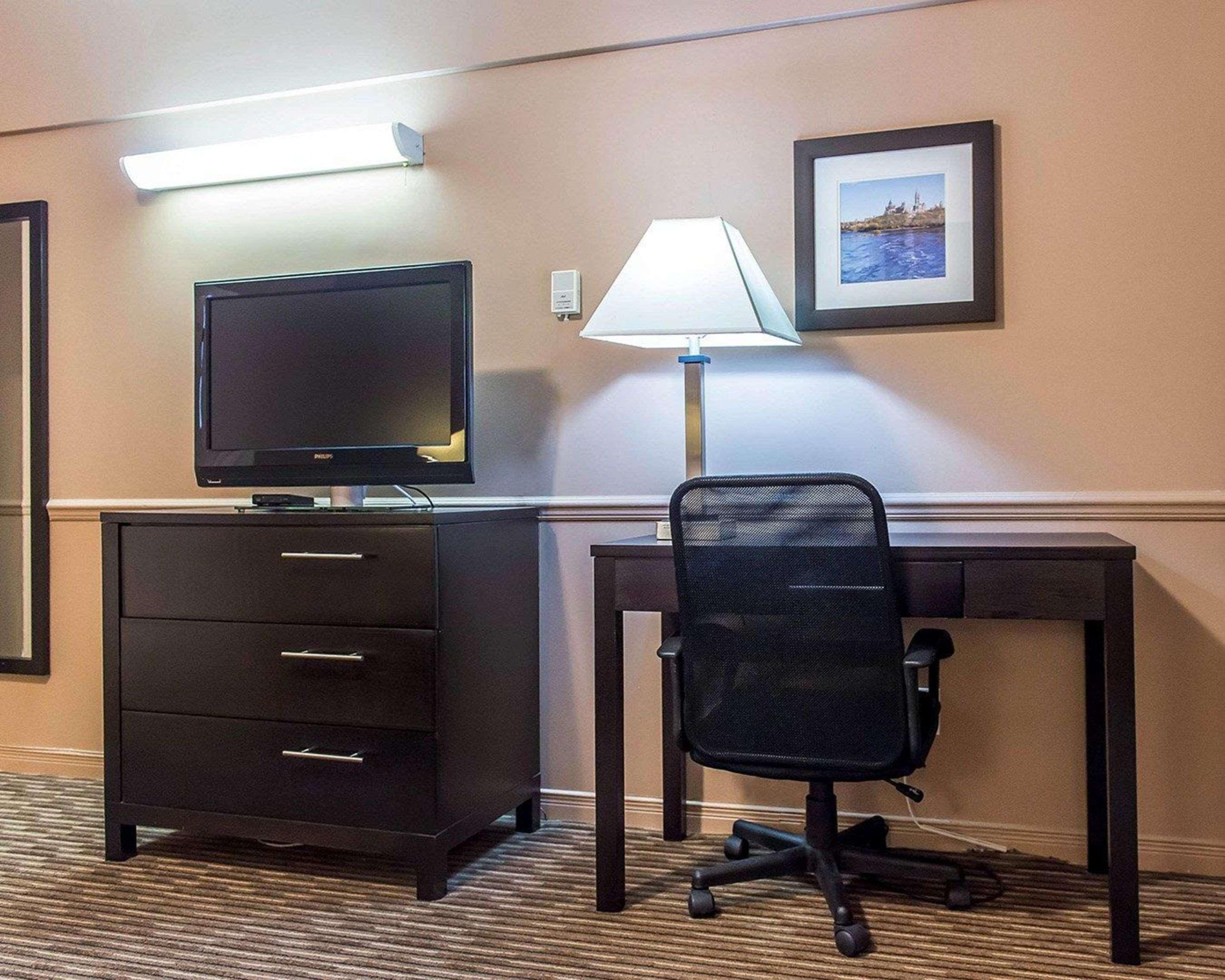 Econo Lodge Downtown Ottawa Buitenkant foto