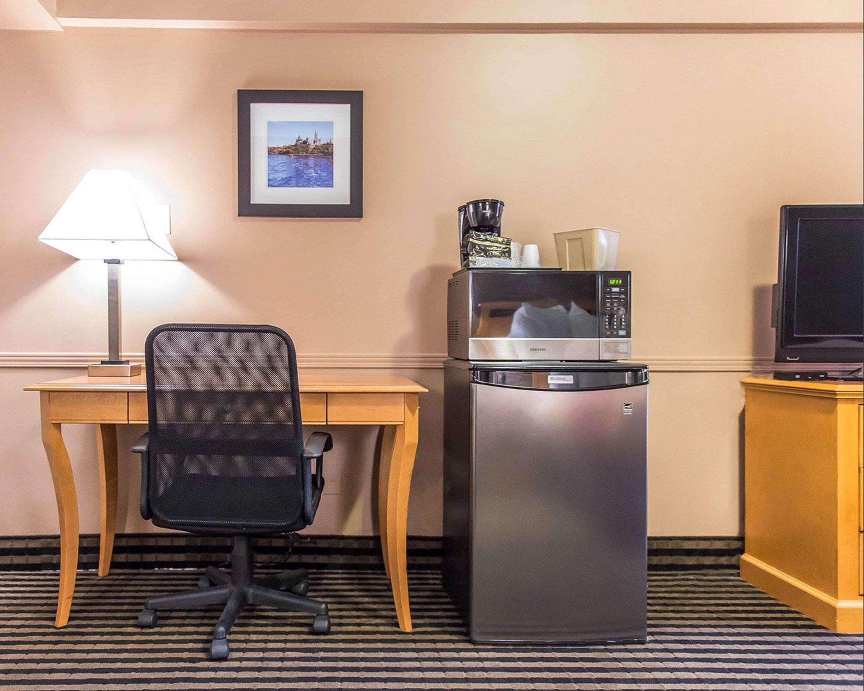 Econo Lodge Downtown Ottawa Buitenkant foto